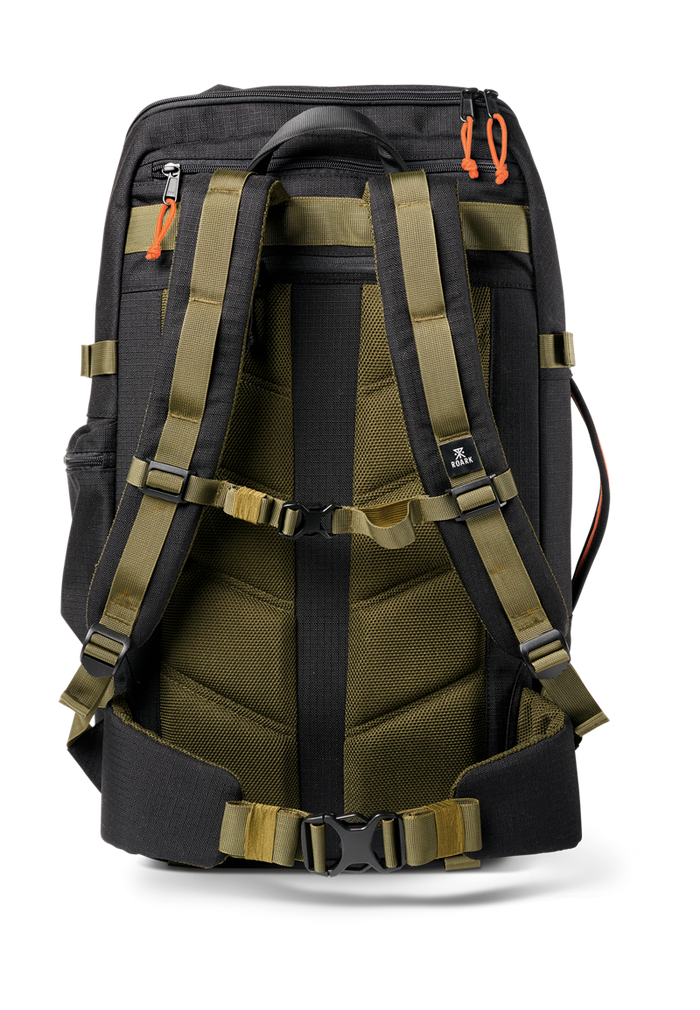 Side view of the Roark 5 Day Mule 55L duffel bag in black, highlighting its shape and spaciousness.