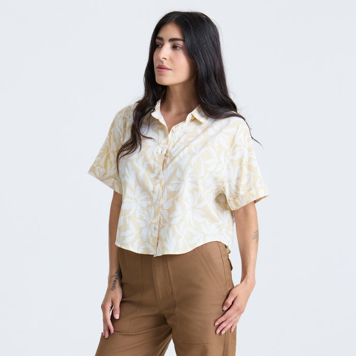 Close-up of a stylish outdoor adventure dress shirt featuring detailed stitching on the collar, robust buttons, and high-quality textile, perfect for travel and exploration.
