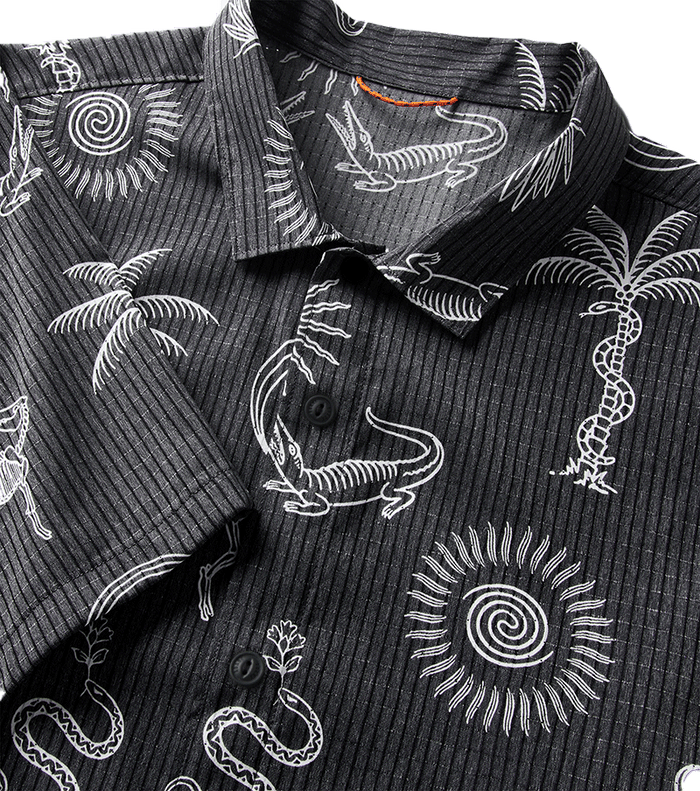 Close-up: The Bless Up Trail Shirt's unique button-down collar.
