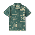 Vintage-style active shirt featuring a detailed collar and buttons, ideal for adventure and travel.