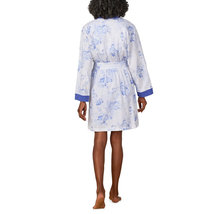 A lady wearing Blue Dream Cotton Jersey Travel Set