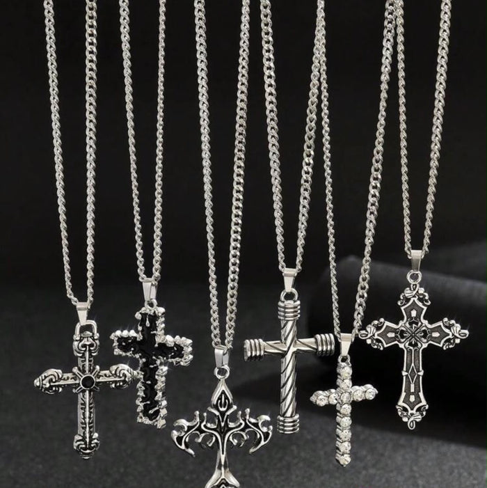 Collar con Colgante de Cruz (cada una $5)