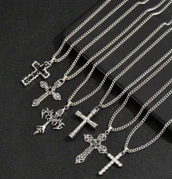 Collar con Colgante de Cruz (cada una $5)