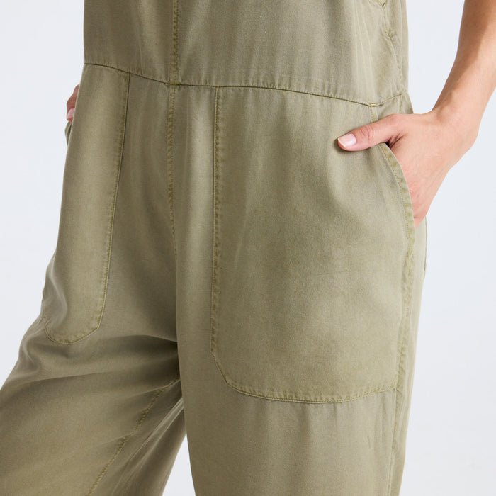 Adventurous scene encapsulating the spirit of travel and outdoor exploration, highlighting the essence of Roark's ethos.