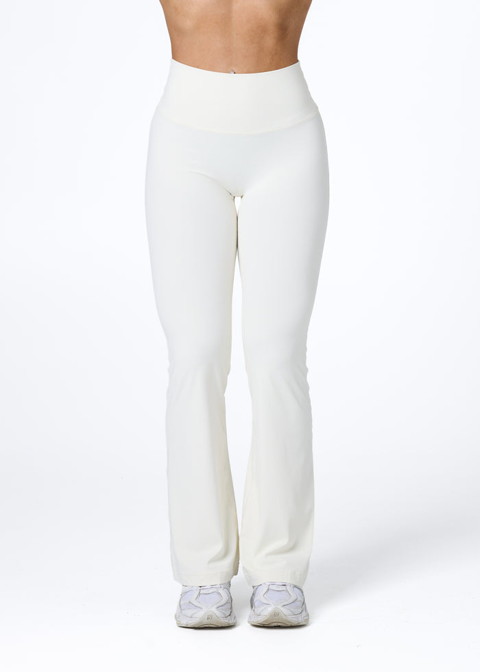 EVERYDAY FLARED LEGGINGS  - VANILLA
