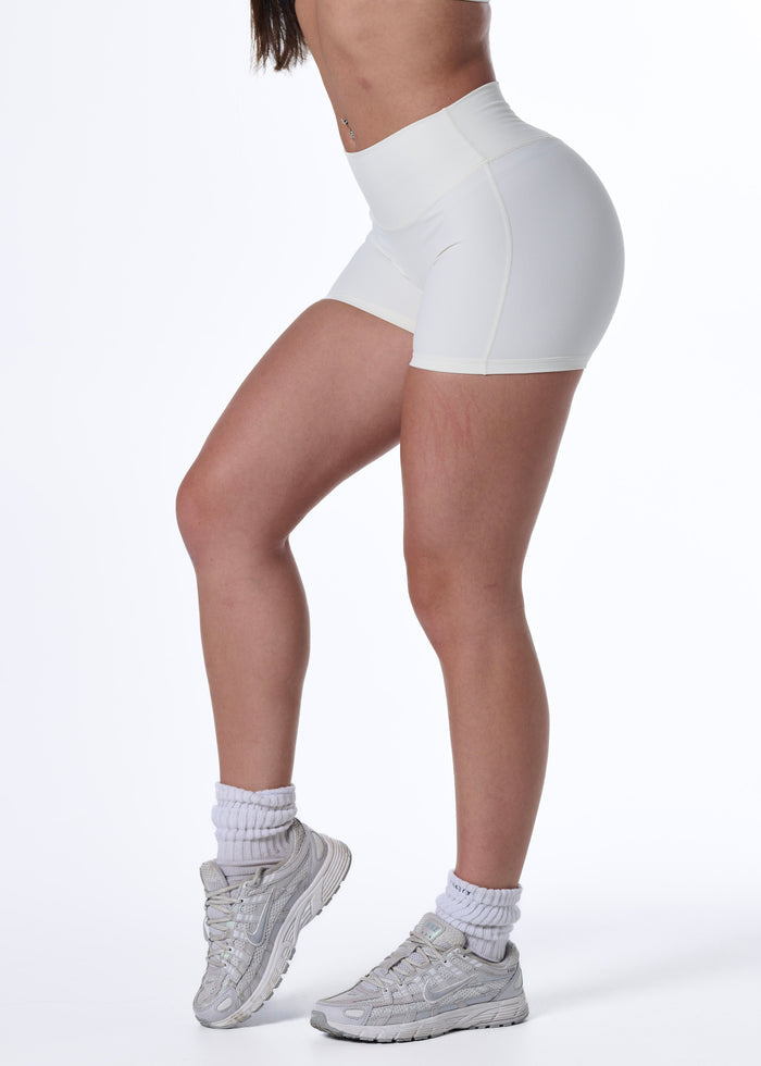 FORM SHORTS - VANILLA