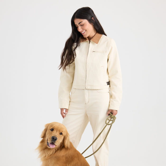 Stylish adventure-ready jacket featuring detailed sleeve, collar, and pocket design, perfect for travel and outdoor activities.