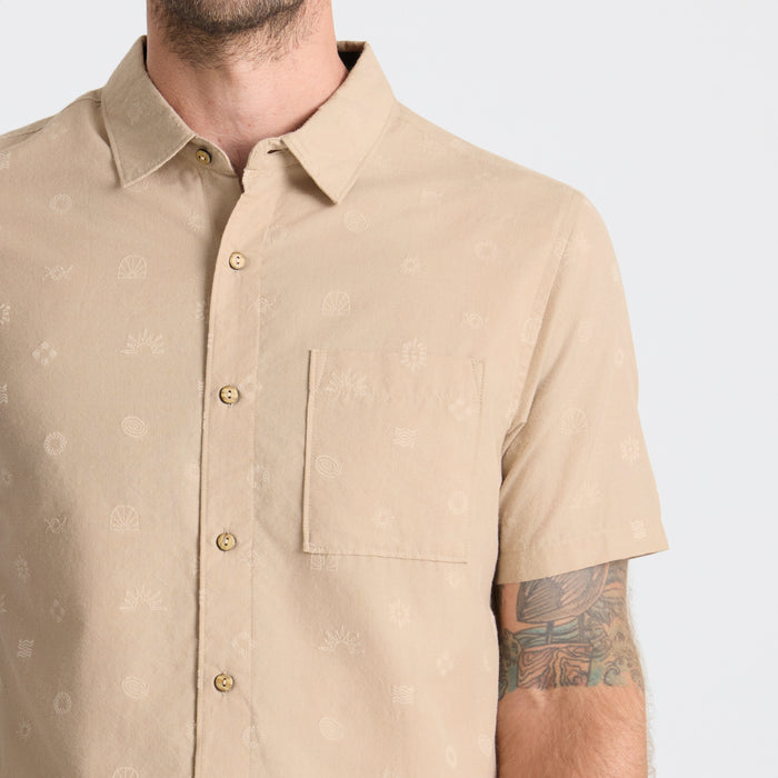 Adventure-ready active shirt with visible collar and buttons, ideal for outdoor travel.