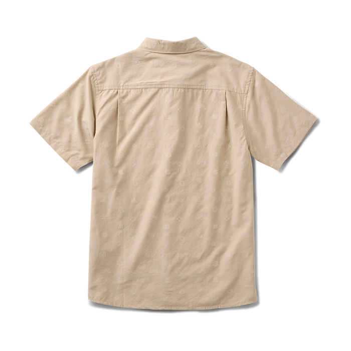 Versatile Roark active dress shirt featuring durable buttons, a structured collar, and resilient sleeves, ideal for travel and outdoor adventures.