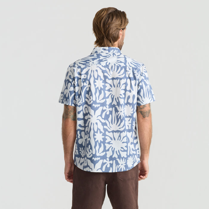 Roark adventure-inspired unique design, perfect for travelers and outdoor enthusiasts.