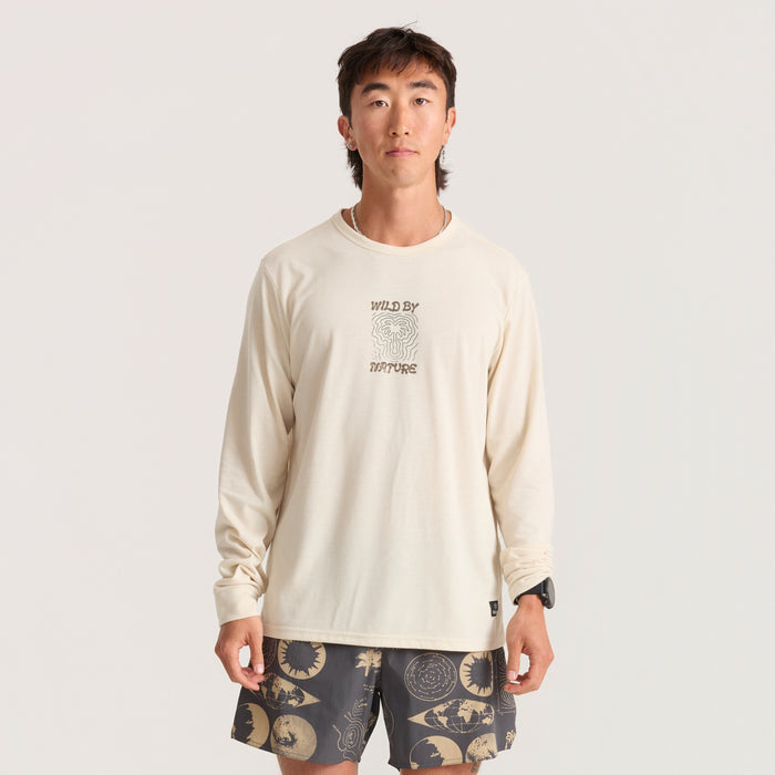 Long-sleeved active shirt with pocket detail, perfect for travel and adventure