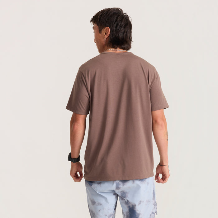 Close-up view highlighting the sleeve, elbow, and waist details on a Roark active shirt, featuring a convenient pocket for adventurers.