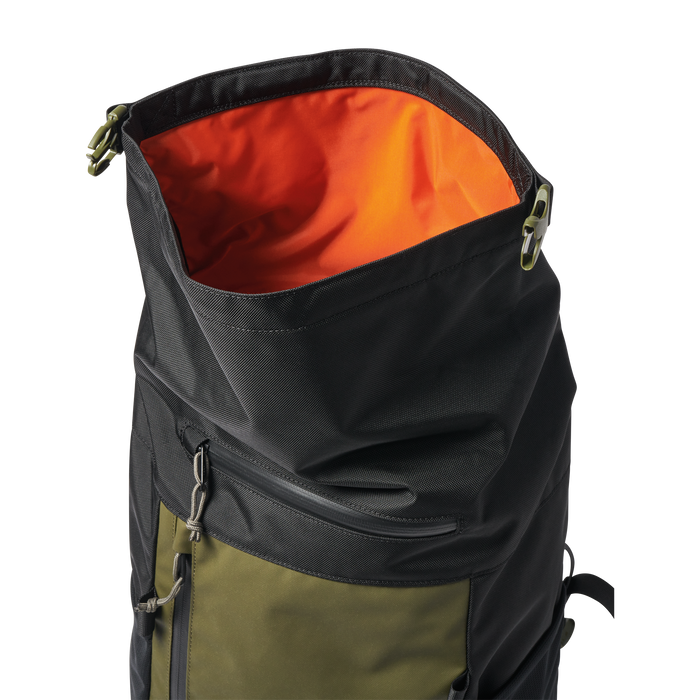 Roark Passenger 27L 2.0 Travel Bag in Black/Military, showcasing a top view of the bag.