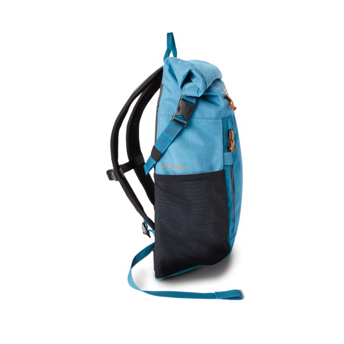 Roark Passenger 27L 2.0 Travel Bag in Slate, highlighting a close-up of the bag's main compartment.