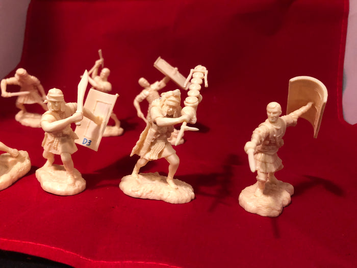 ROMAN ARMY SET #2  RED / Scarlet Plastic 9figures plus loads of alternate parts