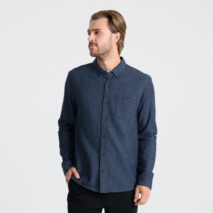 Roark RW682 MIN 1156 adventure gear, showcasing versatile outdoor equipment for travel and exploration.