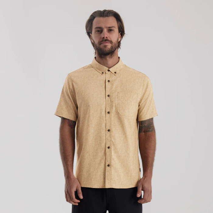 Electric guitar resting against a rustic wooden backdrop, evoking a sense of folk music and adventure, perfect for Roark’s travel-inspired ambiance.