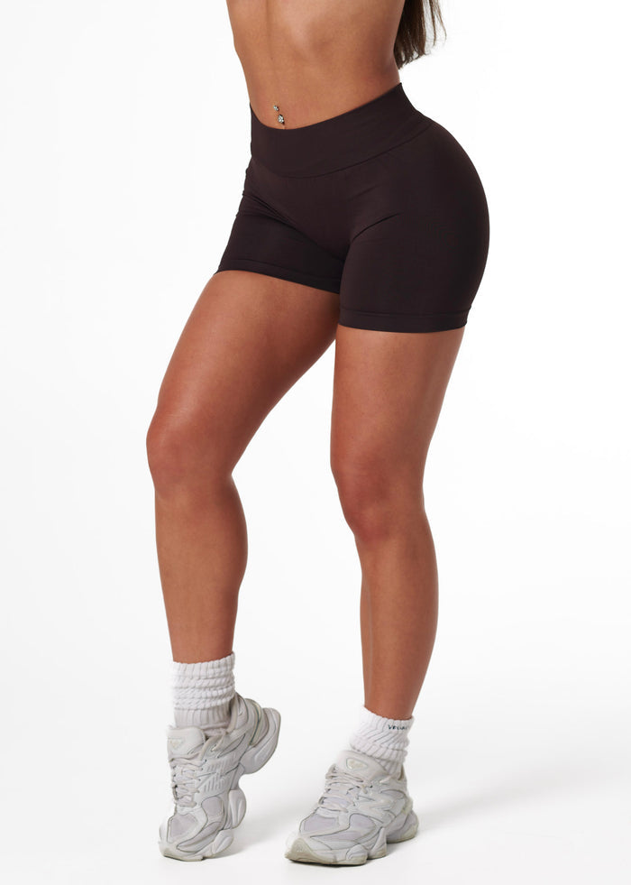 SILHOUETTE SCRUNCH SHORTS - ESPRESSO