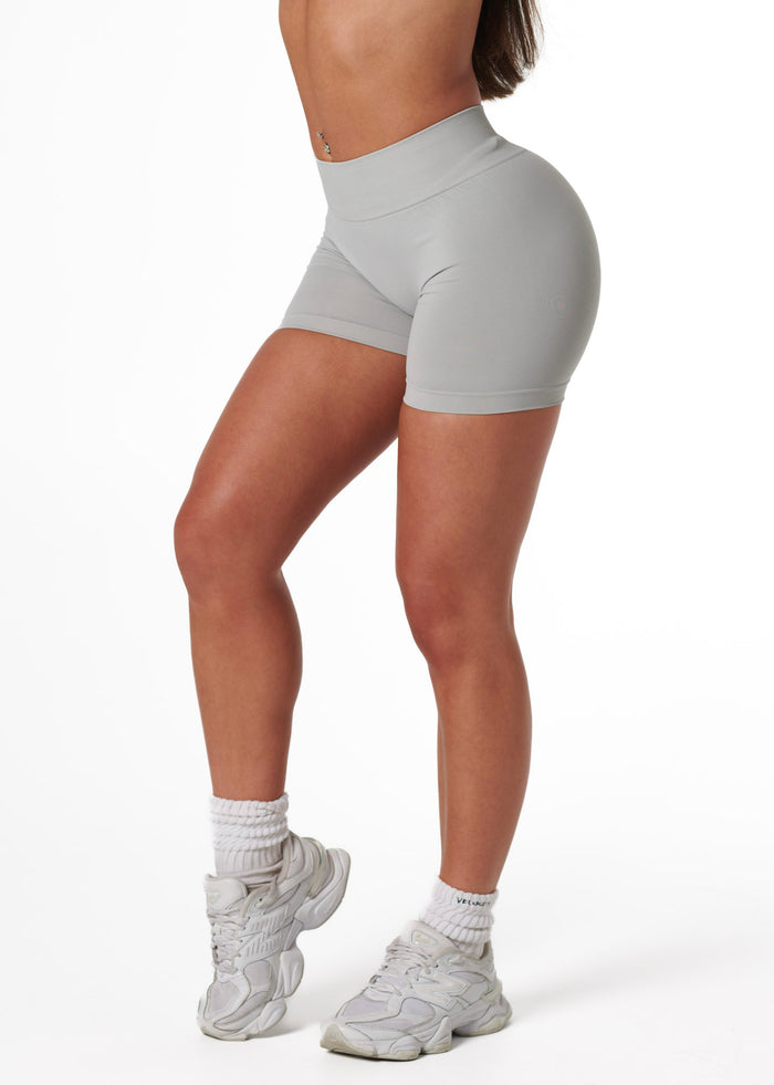 SILHOUETTE SCRUNCH SHORTS - FROST