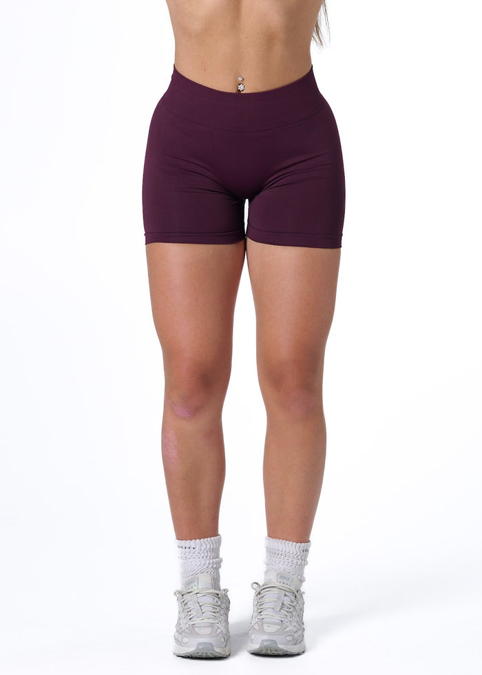 SILHOUETTE SCRUNCH SHORTS - PLUM