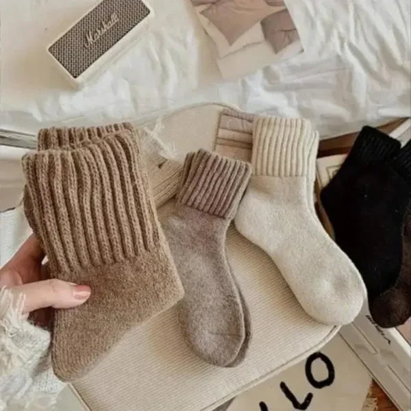 Solid Mid Calf Casual Socks