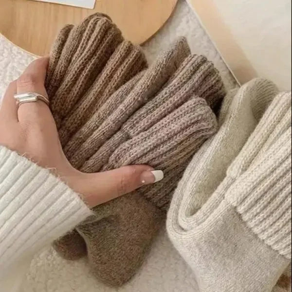 Solid Mid Calf Casual Socks