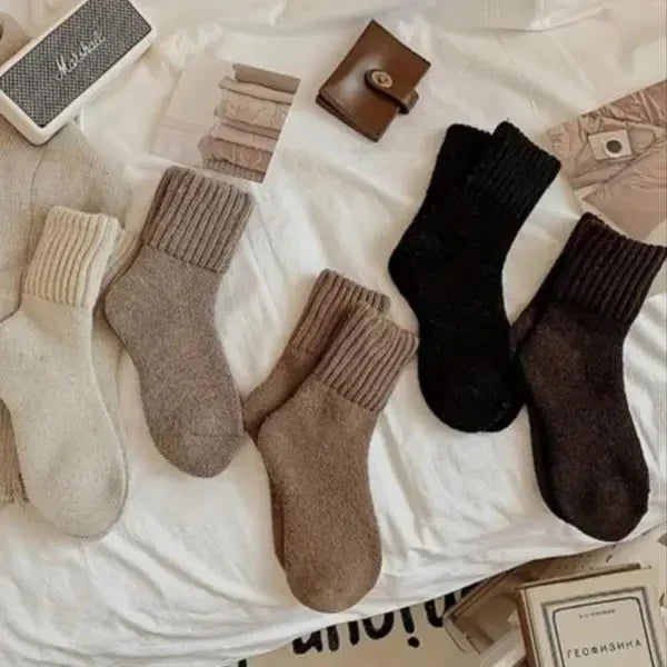 Solid Mid Calf Casual Socks