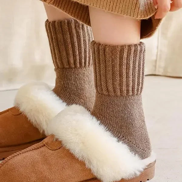 Solid Mid Calf Casual Socks