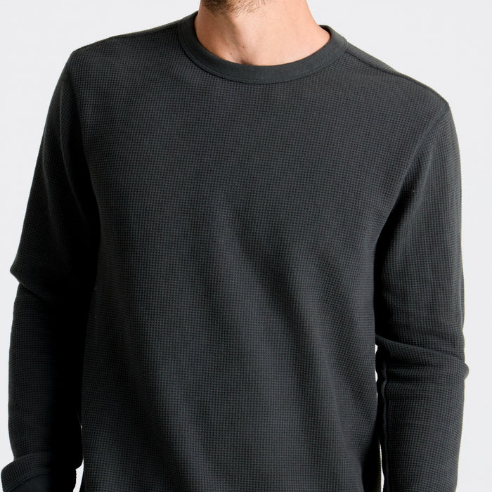 Roark men's long-sleeved active shirt in a versatile onyx color, ideal for outdoor adventure and travel.